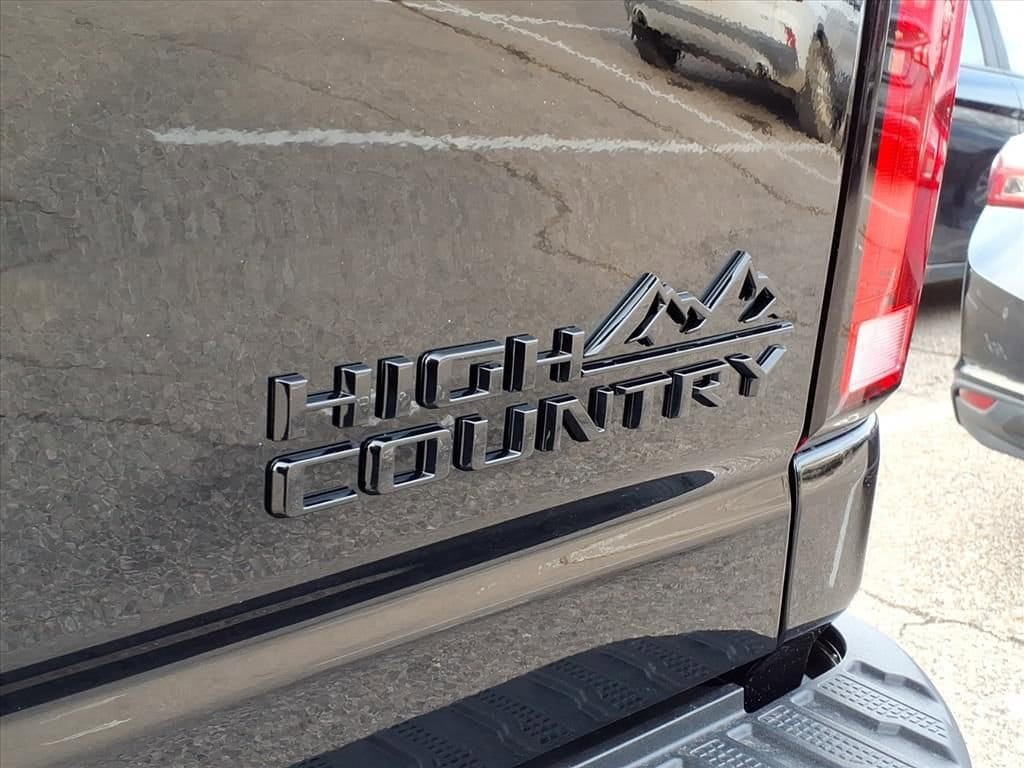 Thumbnail: 2026 Chevrolet Silverado 3500 - 8