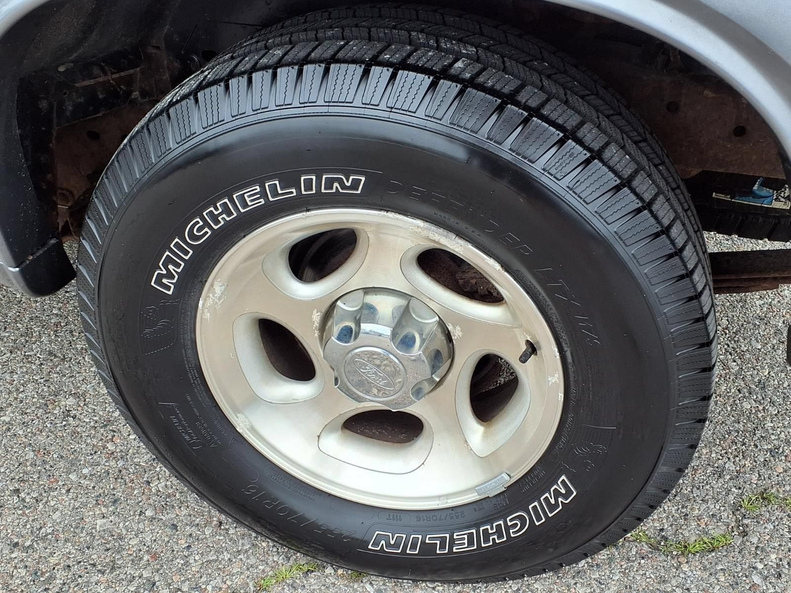 Thumbnail: 2001 Ford Explorer - 8