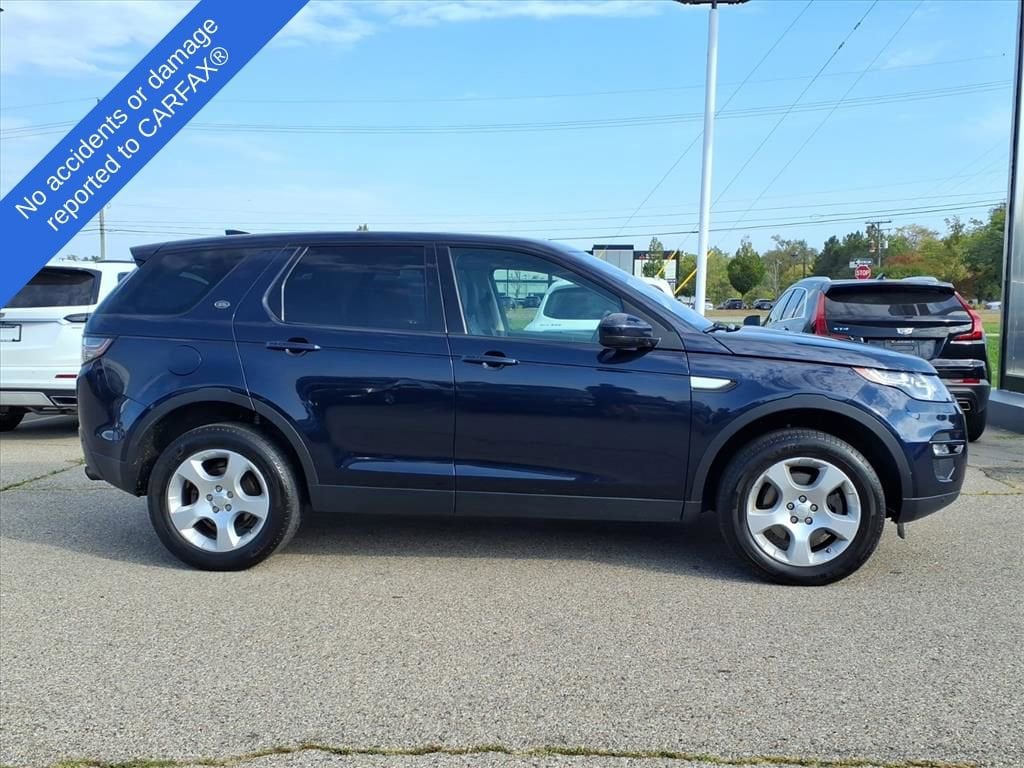 Thumbnail: 2017 Land Rover Discovery Sport - 4