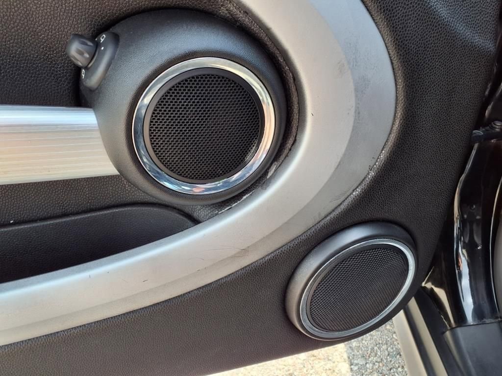 Thumbnail: 2011 MINI Cooper Hardtop - 12