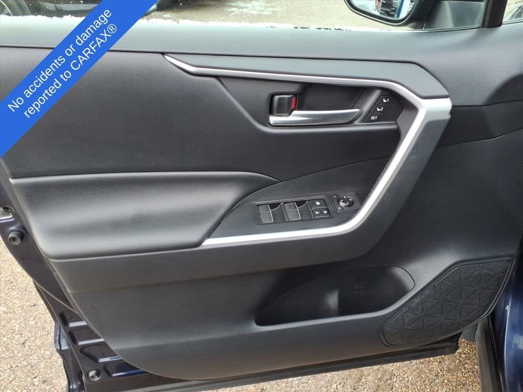 Thumbnail: 2019 Toyota RAV4 - 16