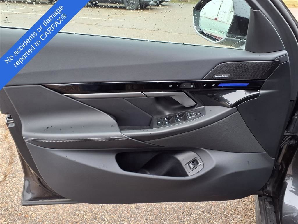 Thumbnail: 2025 BMW 5 Series - 15