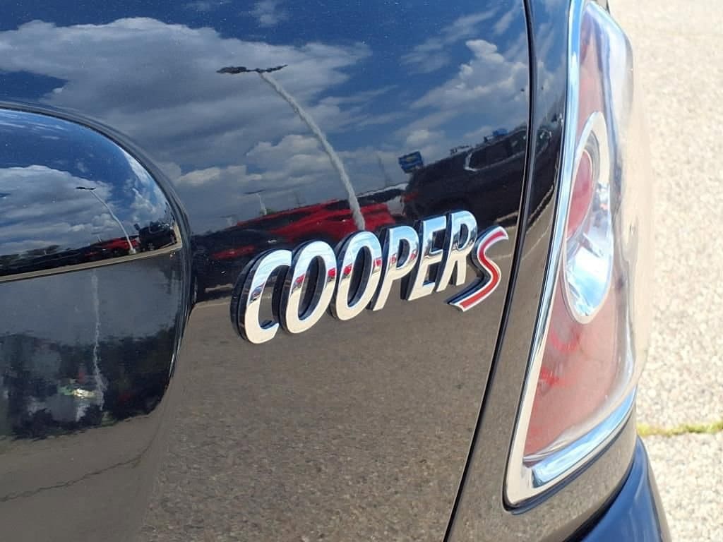 Thumbnail: 2011 MINI Cooper Hardtop - 10