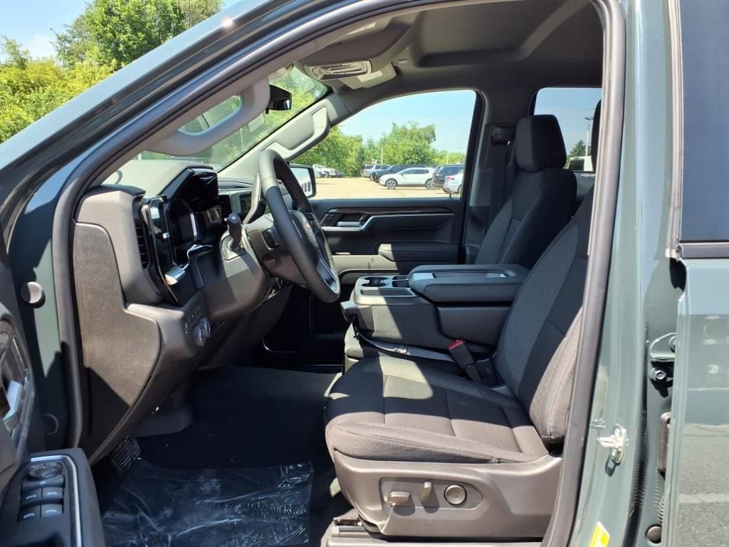 Thumbnail: 2026 Chevrolet Silverado 1500 - 16