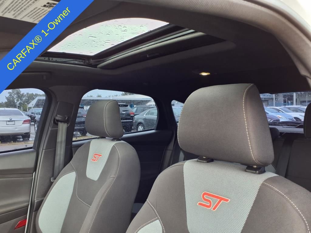 Thumbnail: 2015 Ford Focus - 19