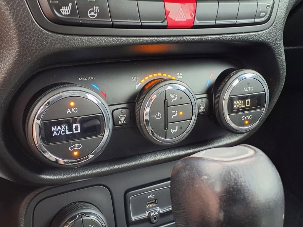 Thumbnail: 2017 Jeep Renegade - 27