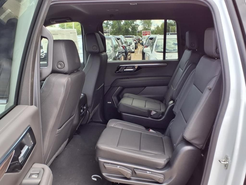 Thumbnail: 2025 Chevrolet Suburban - 8