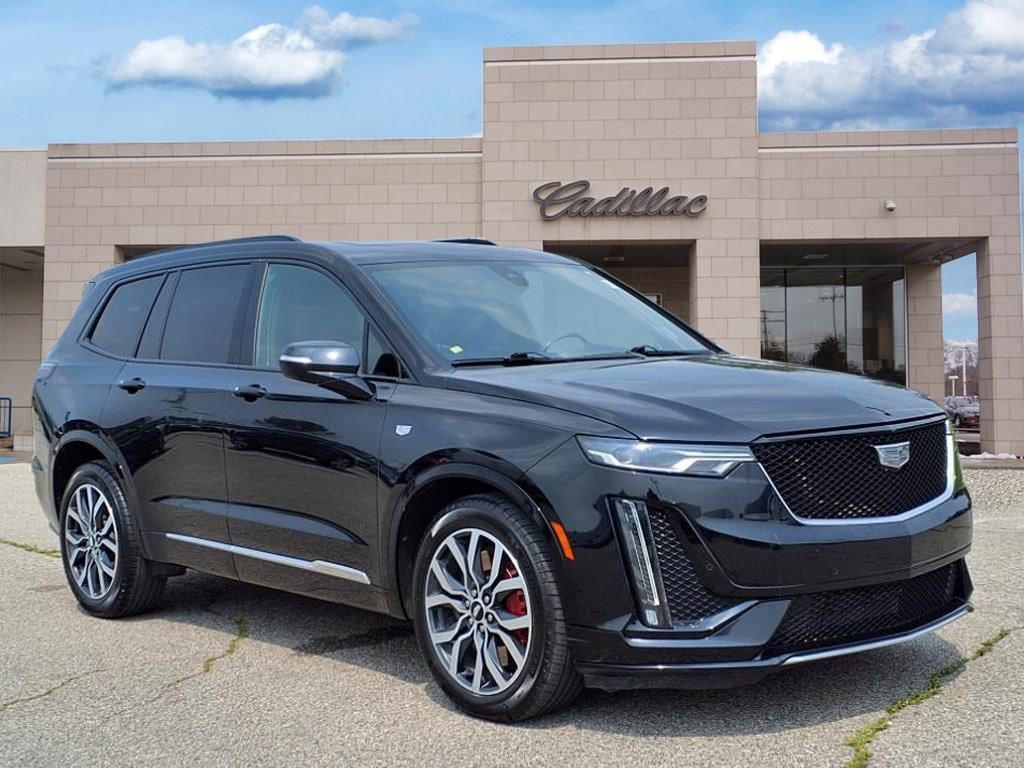 Thumbnail: 2022 Cadillac XT6 - 3