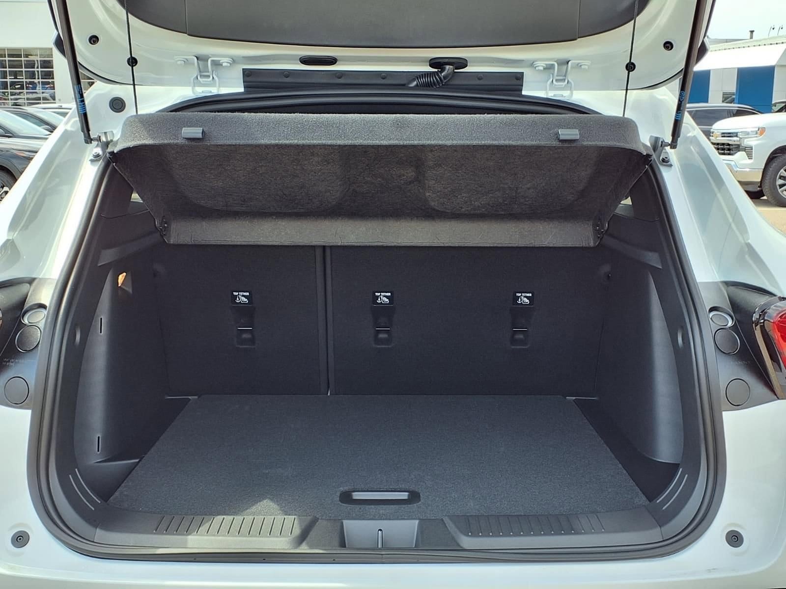 Thumbnail: 2026 Chevrolet Trax - 9