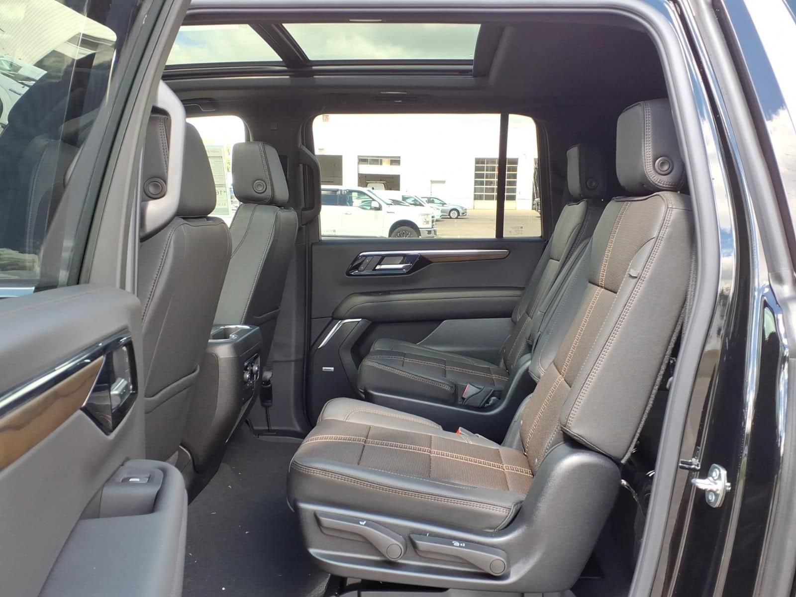 Thumbnail: 2026 Chevrolet Suburban - 9