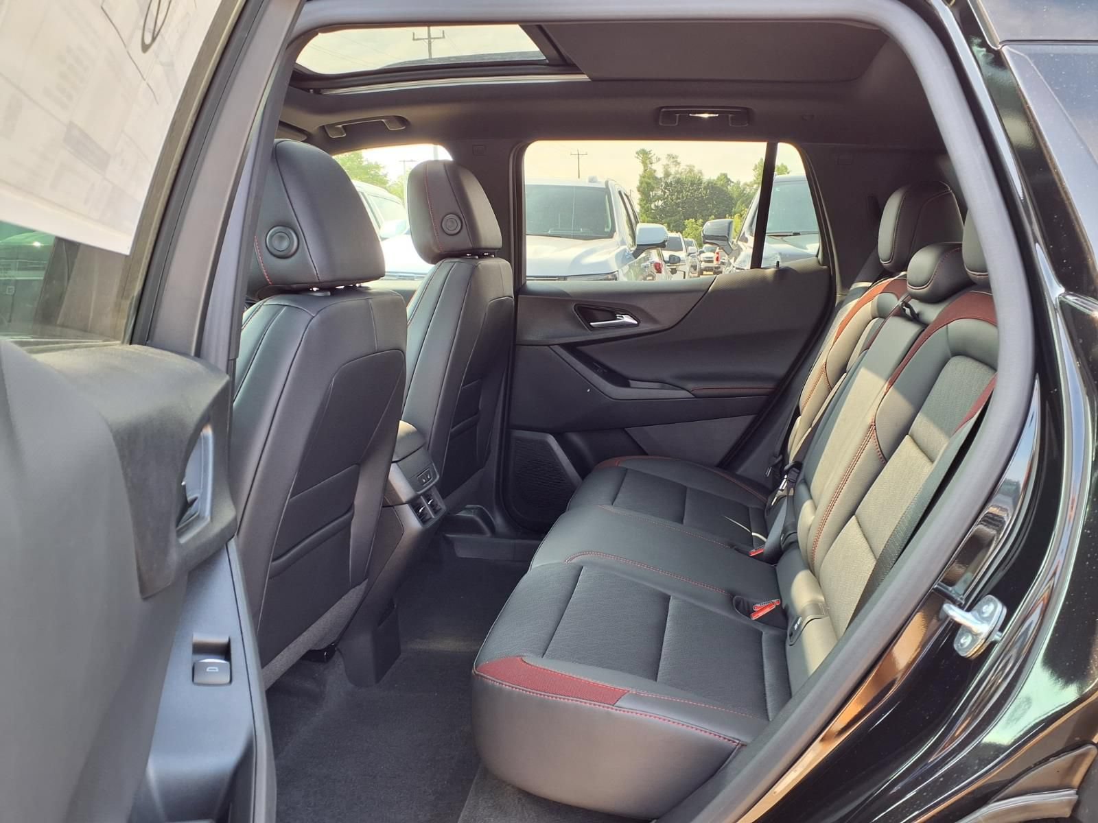 2027 Chevrolet Equinox RS - Photo 10