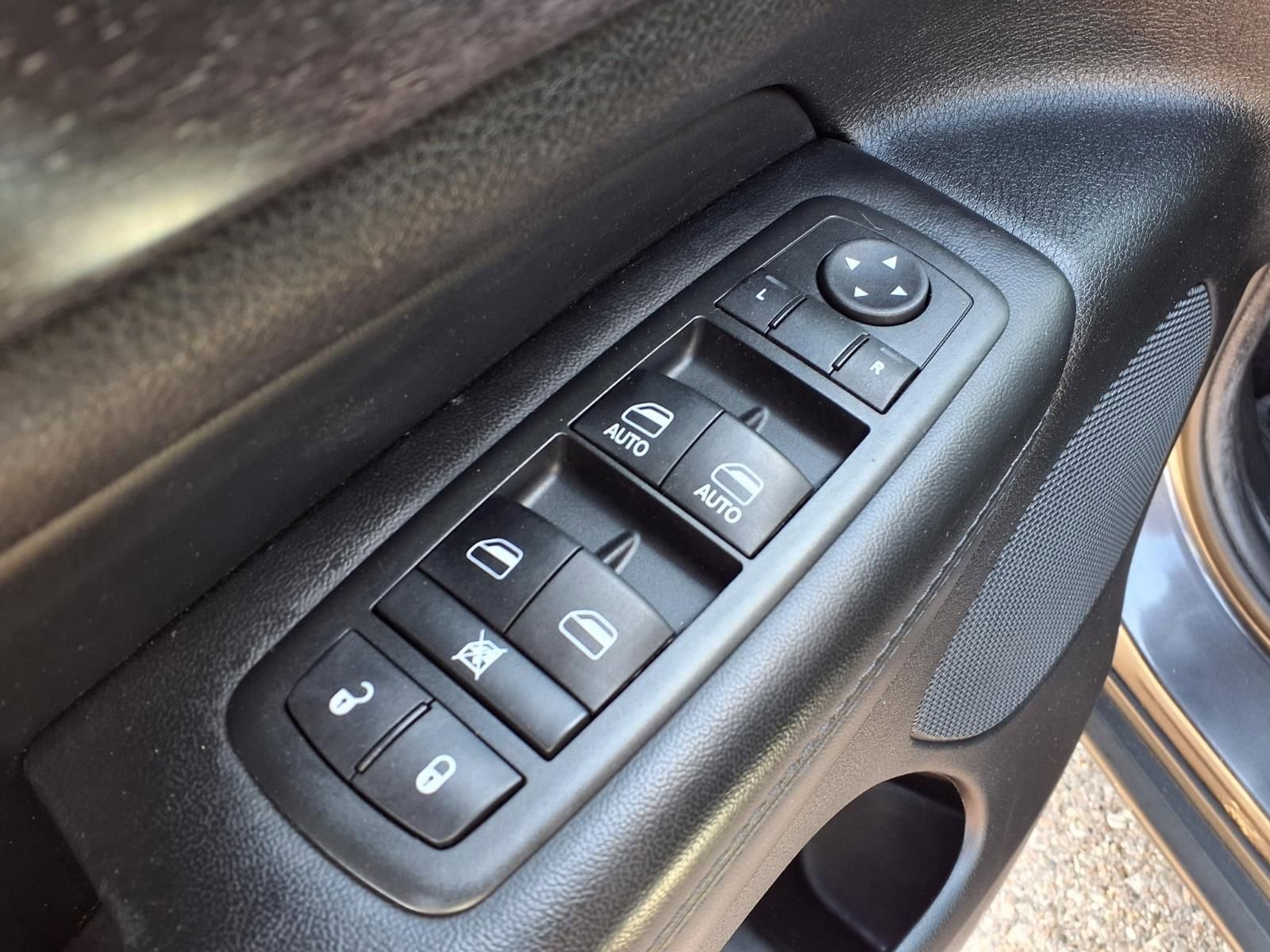 Thumbnail: 2014 Jeep Grand Cherokee - 15