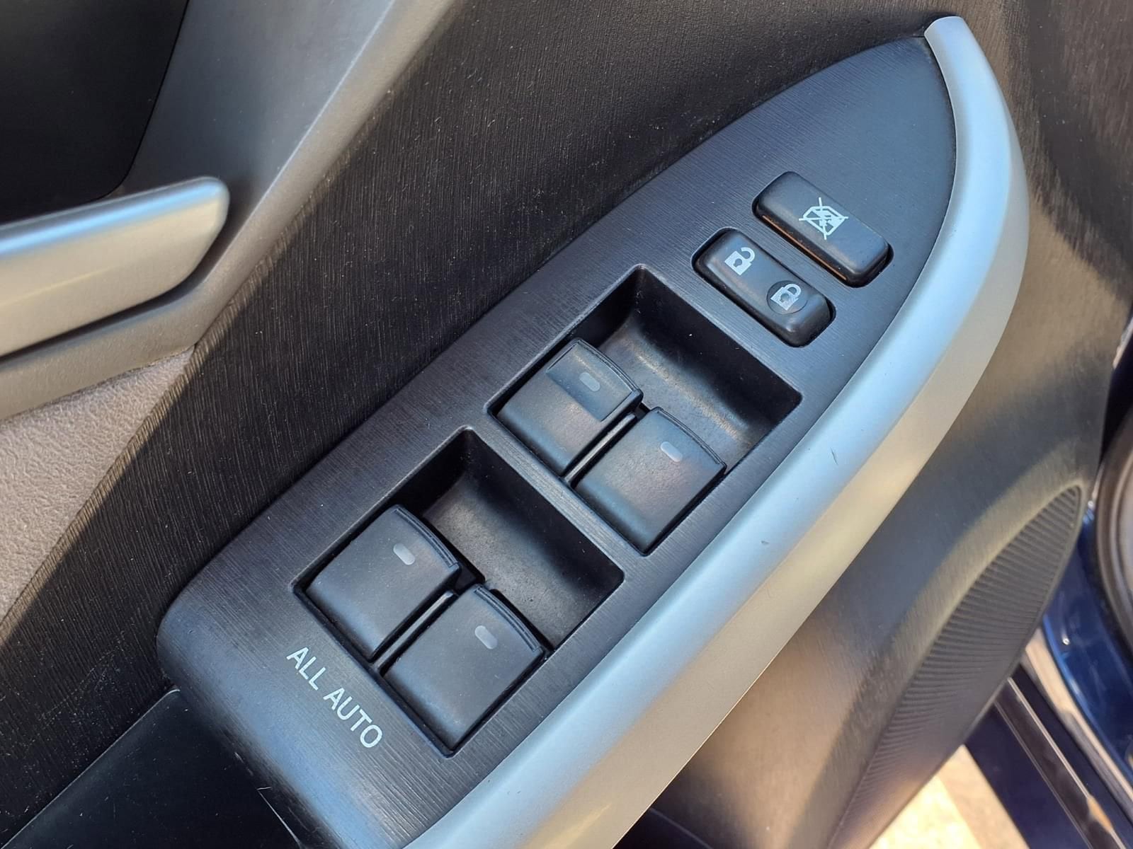 Thumbnail: 2013 Toyota Prius - 15