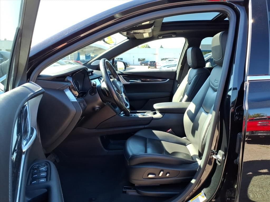 Thumbnail: 2023 Cadillac XT5 - 17