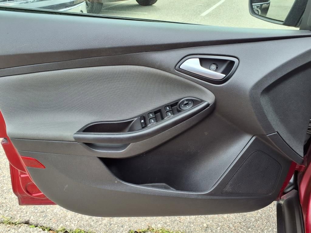 Thumbnail: 2013 Ford Focus - 13