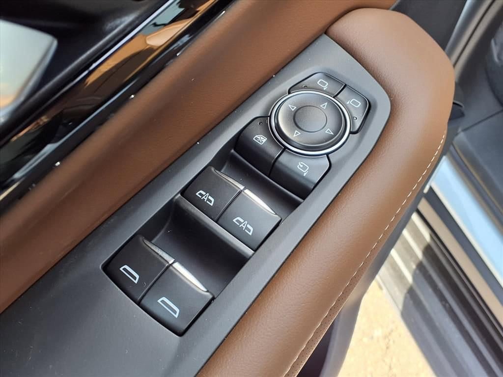 Thumbnail: 2026 Chevrolet Suburban - 12