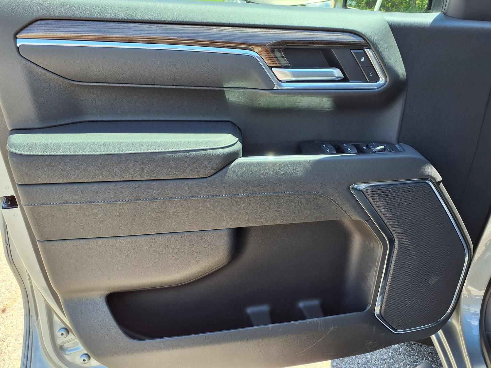 Thumbnail: 2026 Chevrolet Silverado 1500 - 12