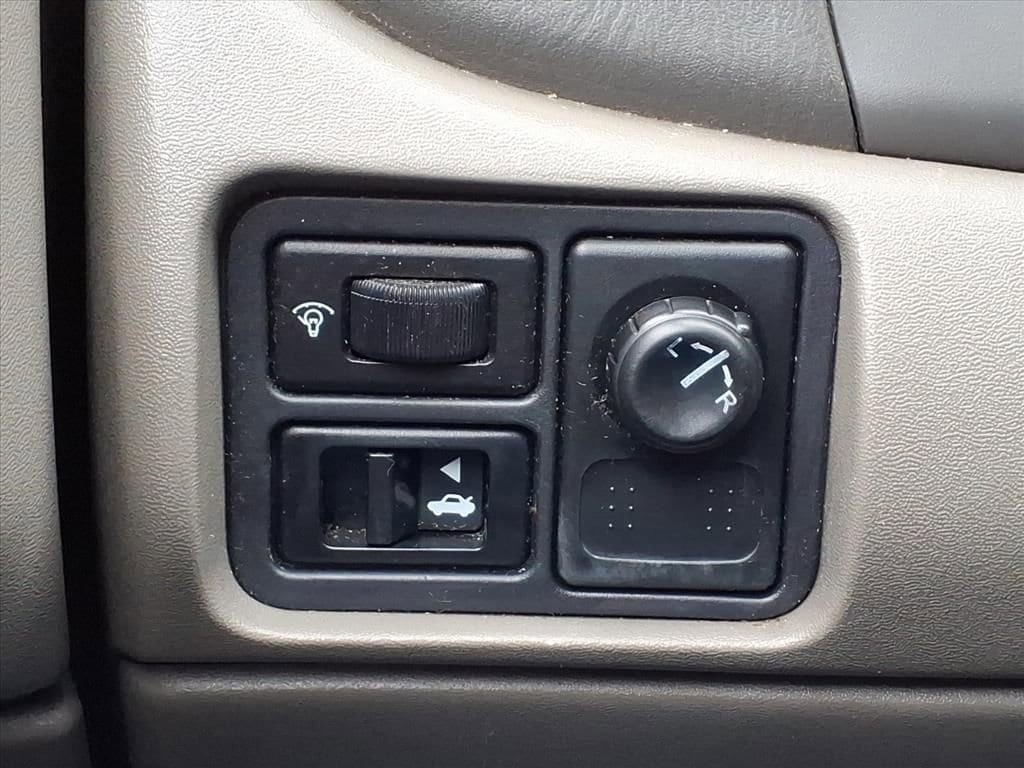 Thumbnail: 2005 Nissan Sentra - 26