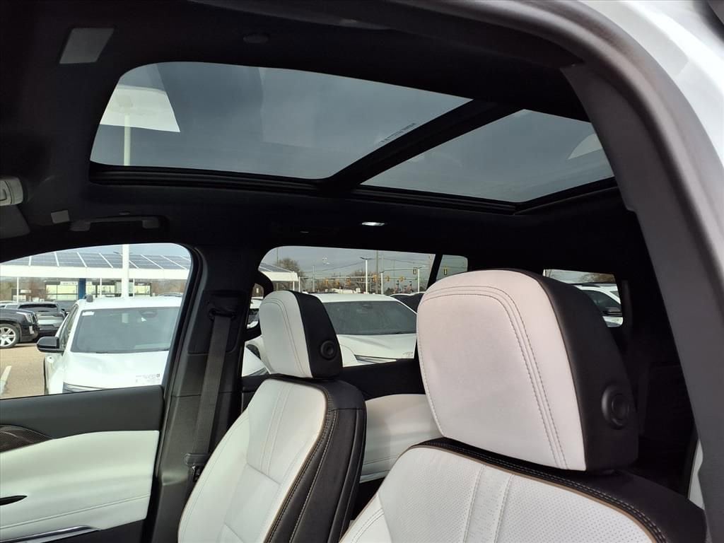 Thumbnail: 2026 Chevrolet Traverse - 16