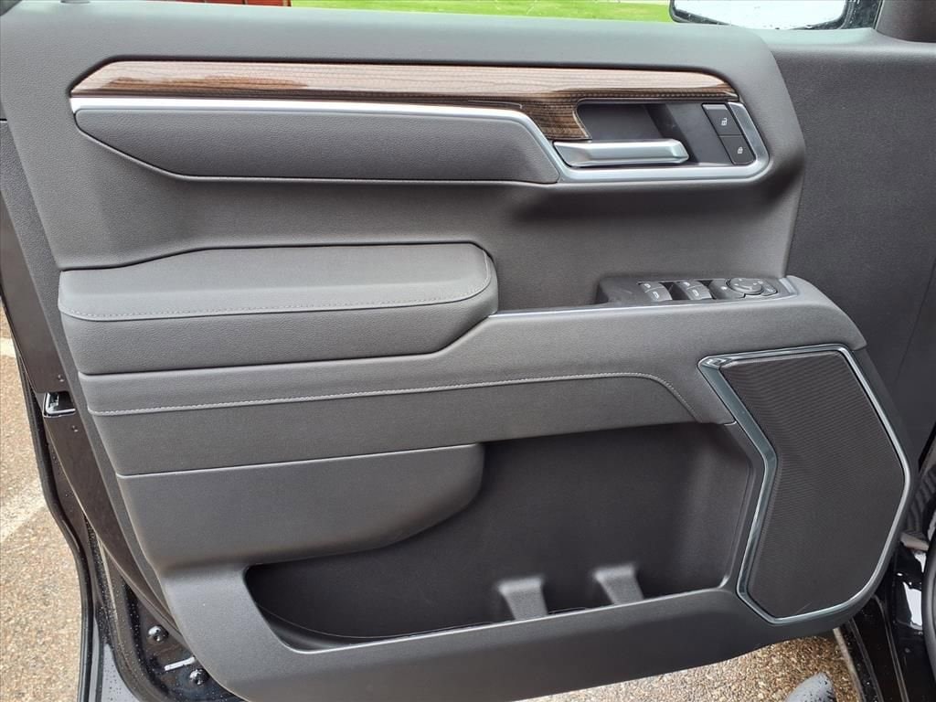 Thumbnail: 2026 Chevrolet Silverado 1500 - 12