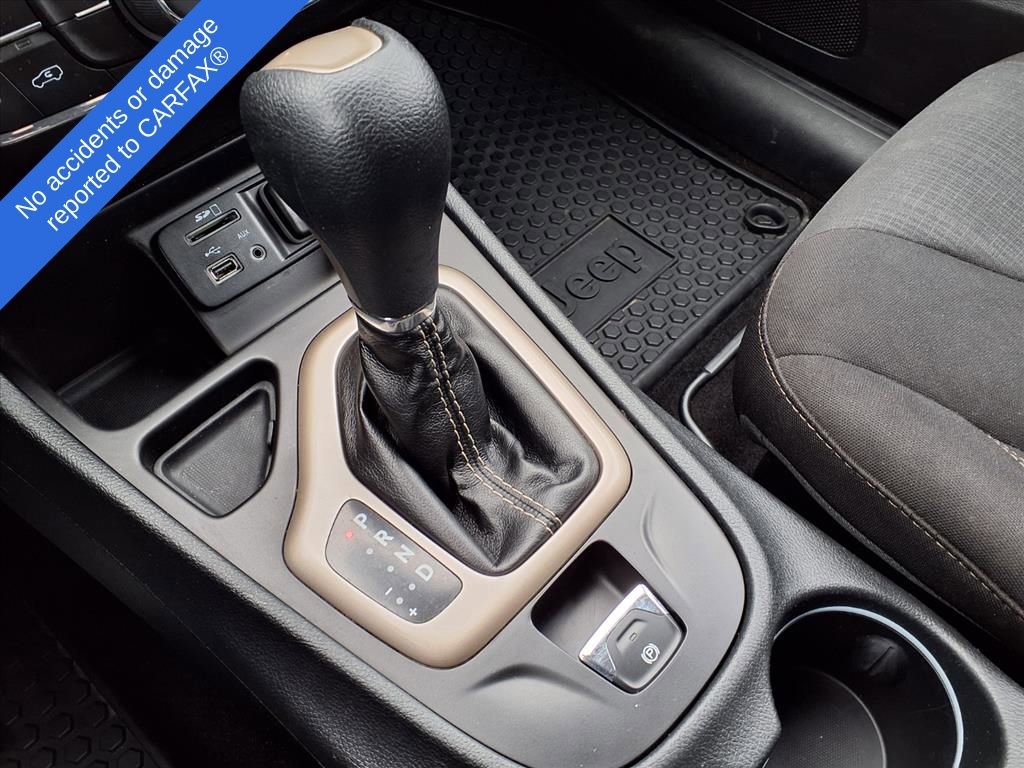 Thumbnail: 2016 Jeep Cherokee - 24