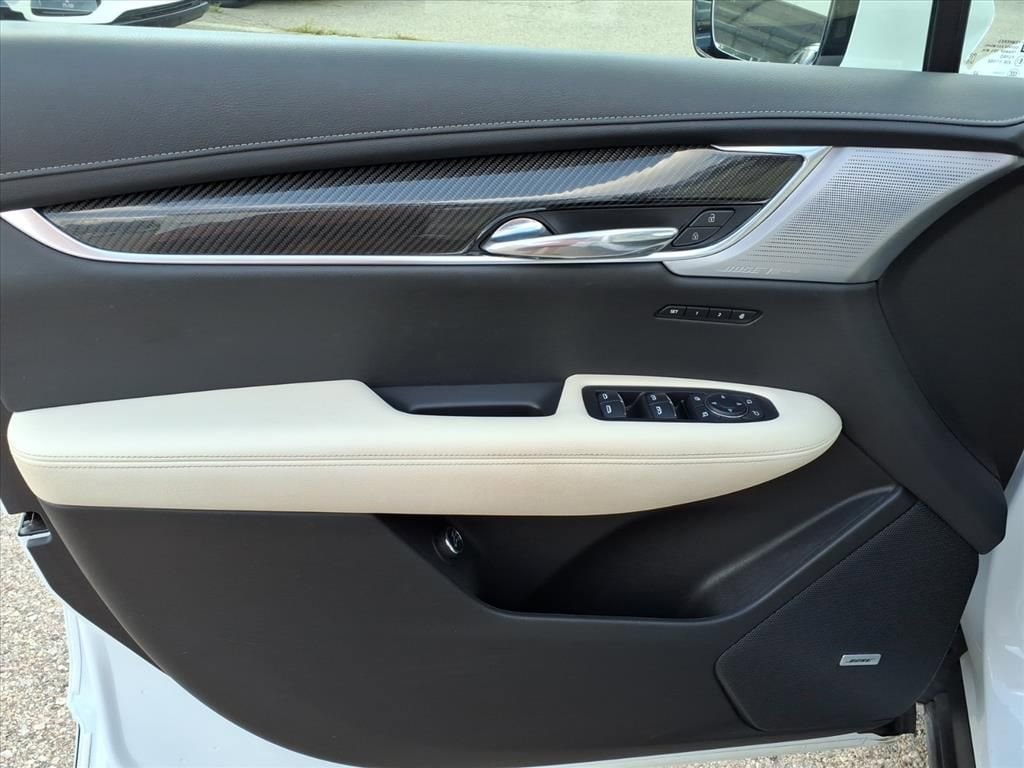 Thumbnail: 2023 Cadillac XT6 - 14