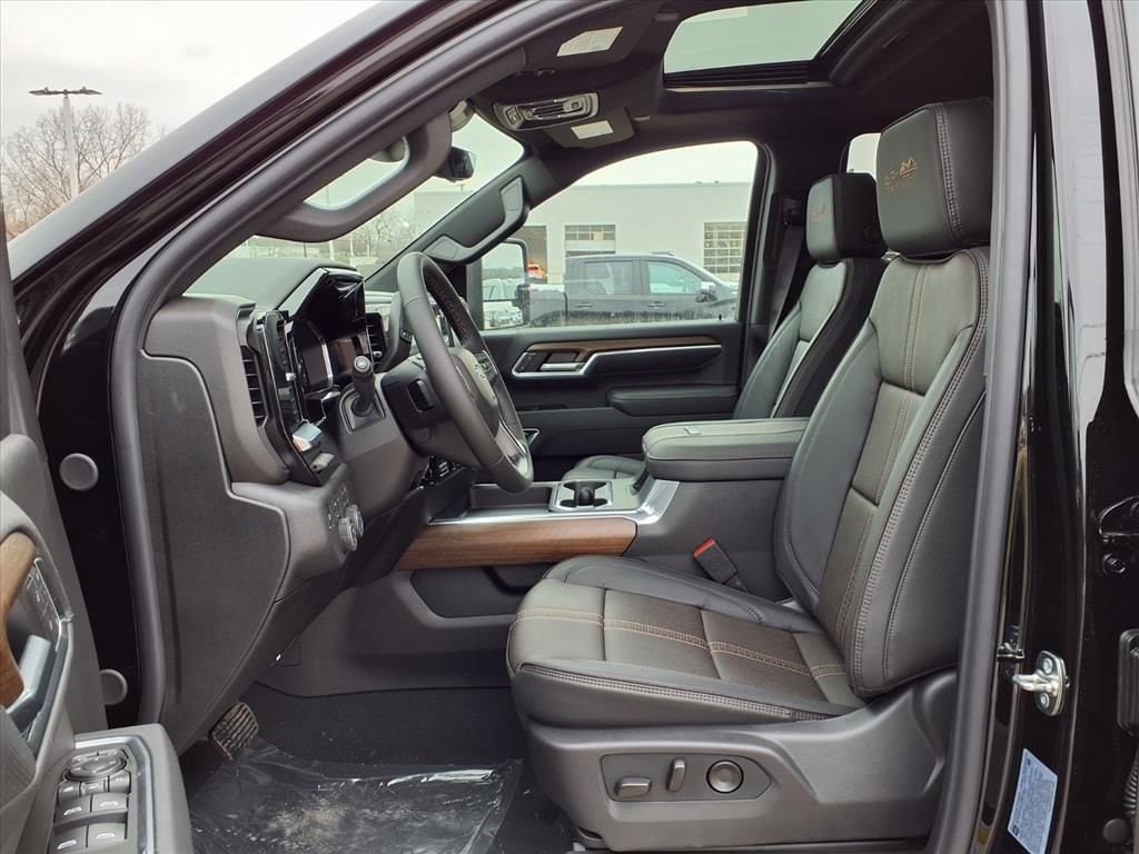 Thumbnail: 2026 Chevrolet Silverado 2500 - 13