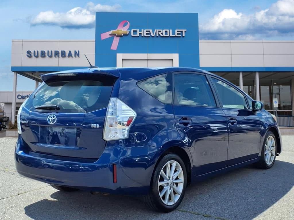 Thumbnail: 2012 Toyota Prius v - 4