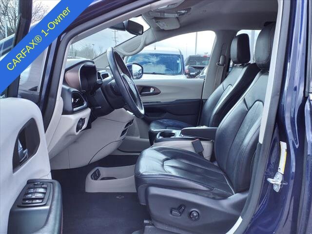 2018 Chrysler Pacifica Touring 18