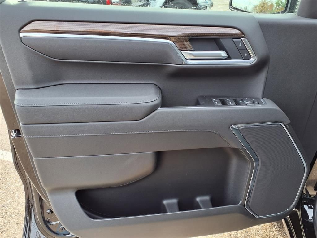 Thumbnail: 2026 Chevrolet Silverado 1500 - 11