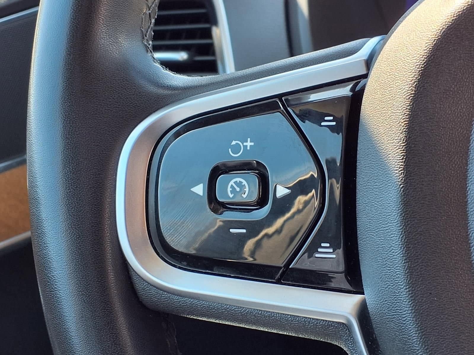 Thumbnail: 2024 Volvo XC90 - 27