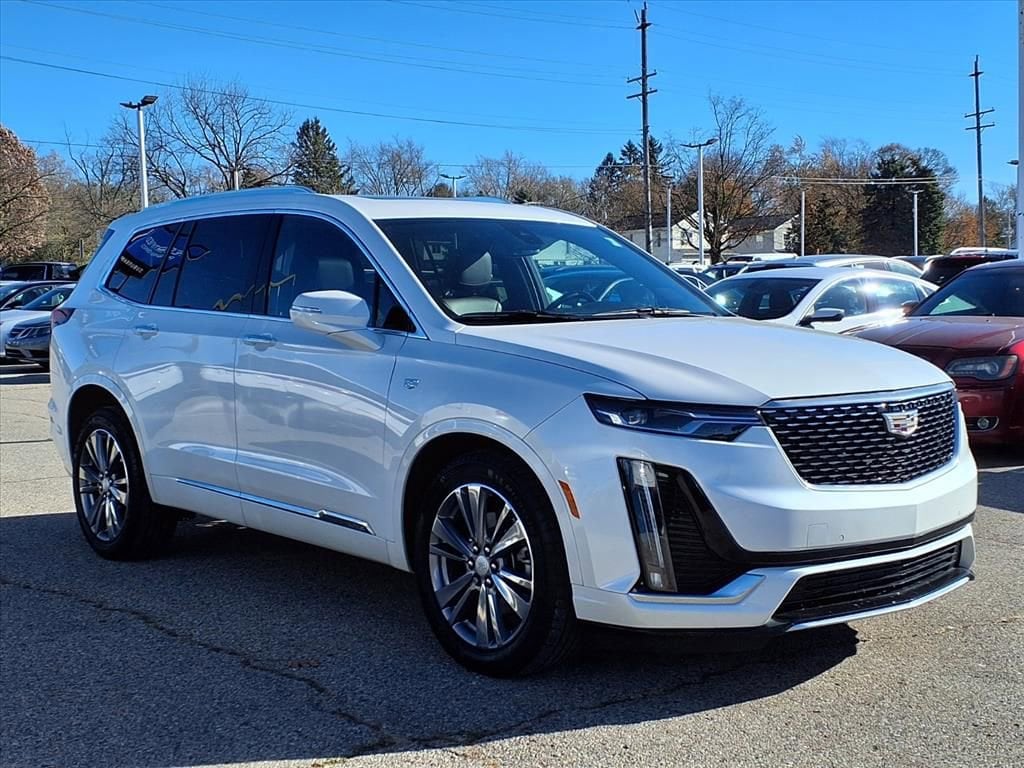 Thumbnail: 2022 Cadillac XT6 - 3