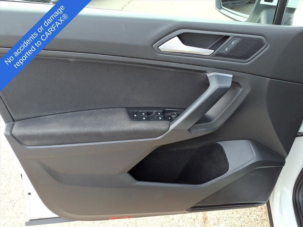 Thumbnail: 2021 Volkswagen Tiguan - 15