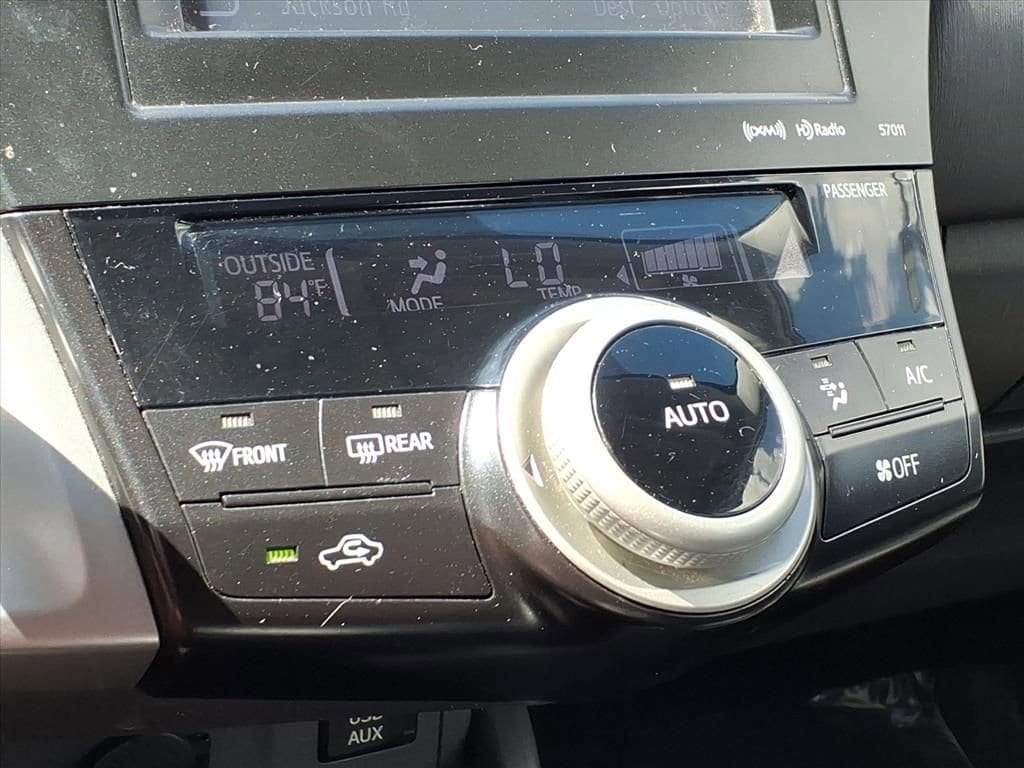 Thumbnail: 2012 Toyota Prius v - 21