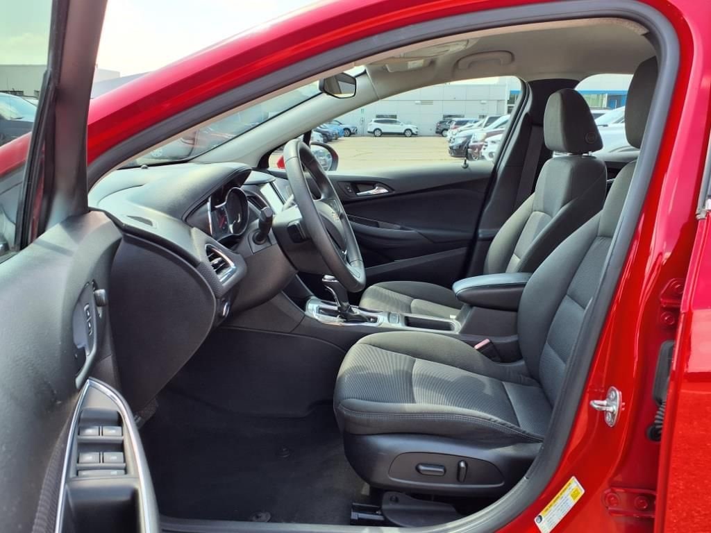 Thumbnail: 2016 Chevrolet Cruze - 16