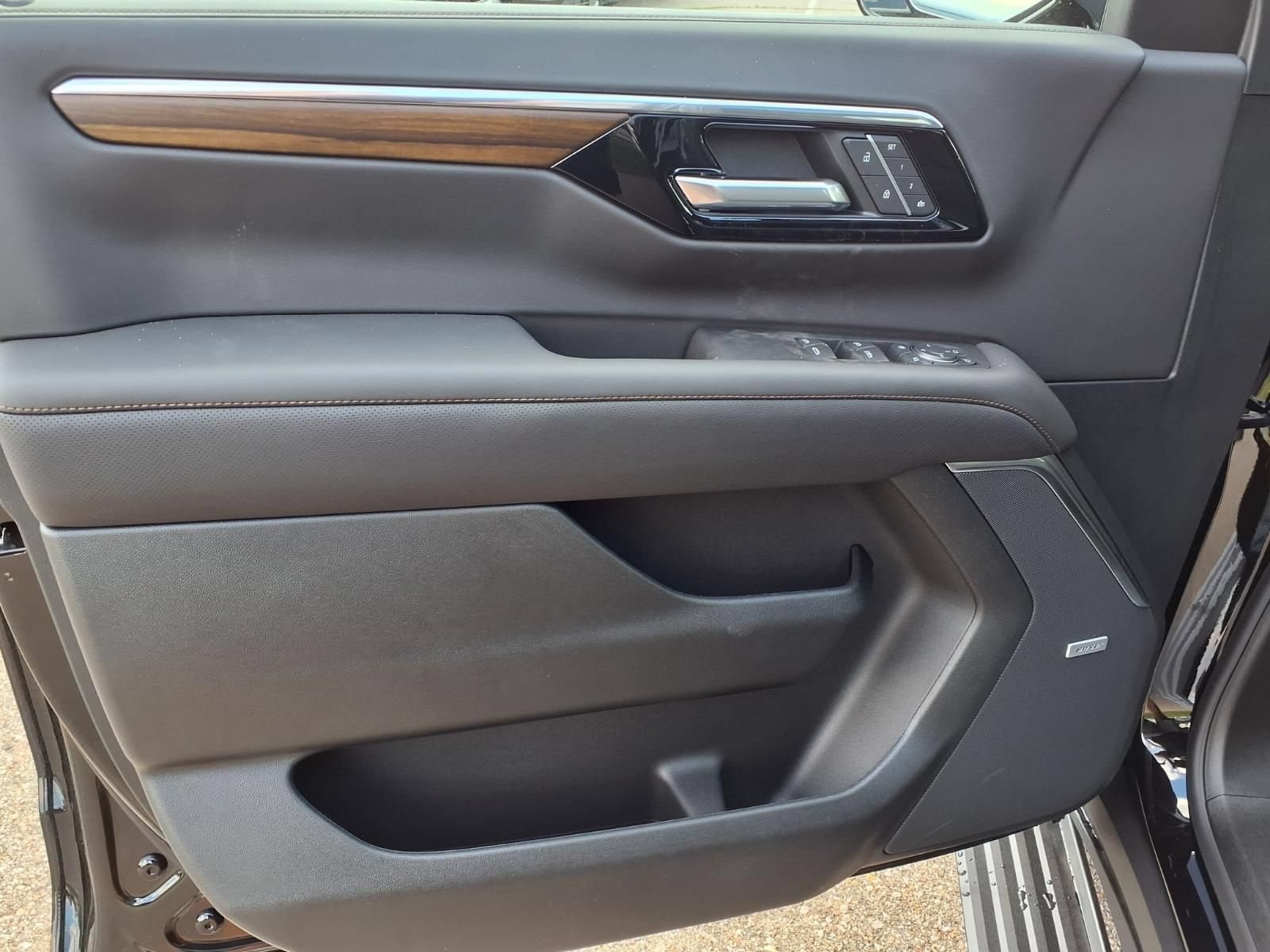 Thumbnail: 2026 Chevrolet Suburban - 11