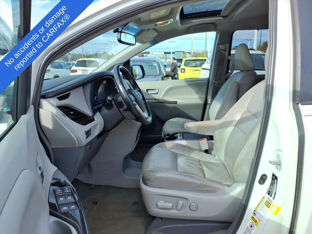 Thumbnail: 2016 Toyota Sienna - 16