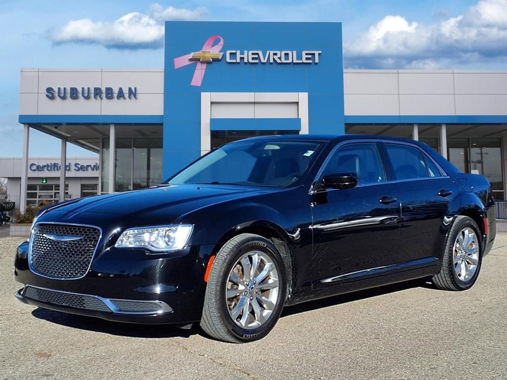 2019 Chrysler 300 Touring's photo