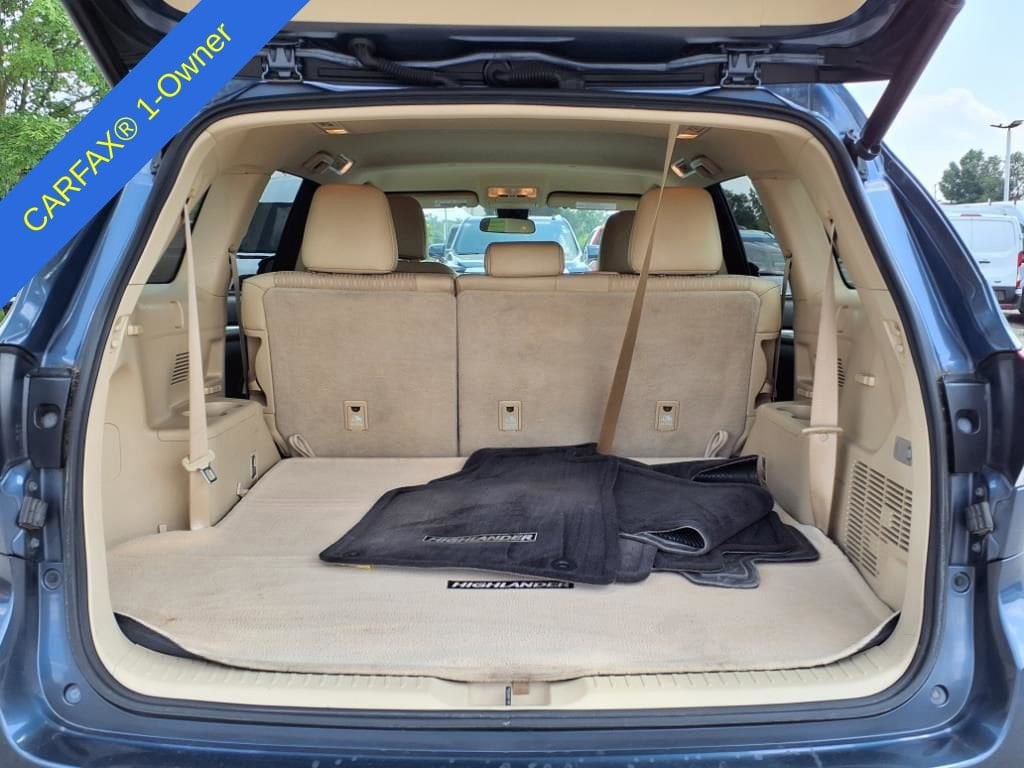 2017 Toyota Highlander LE 10