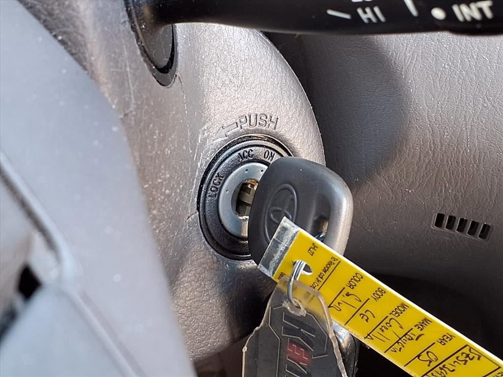 Thumbnail: 2005 Toyota Corolla - 26