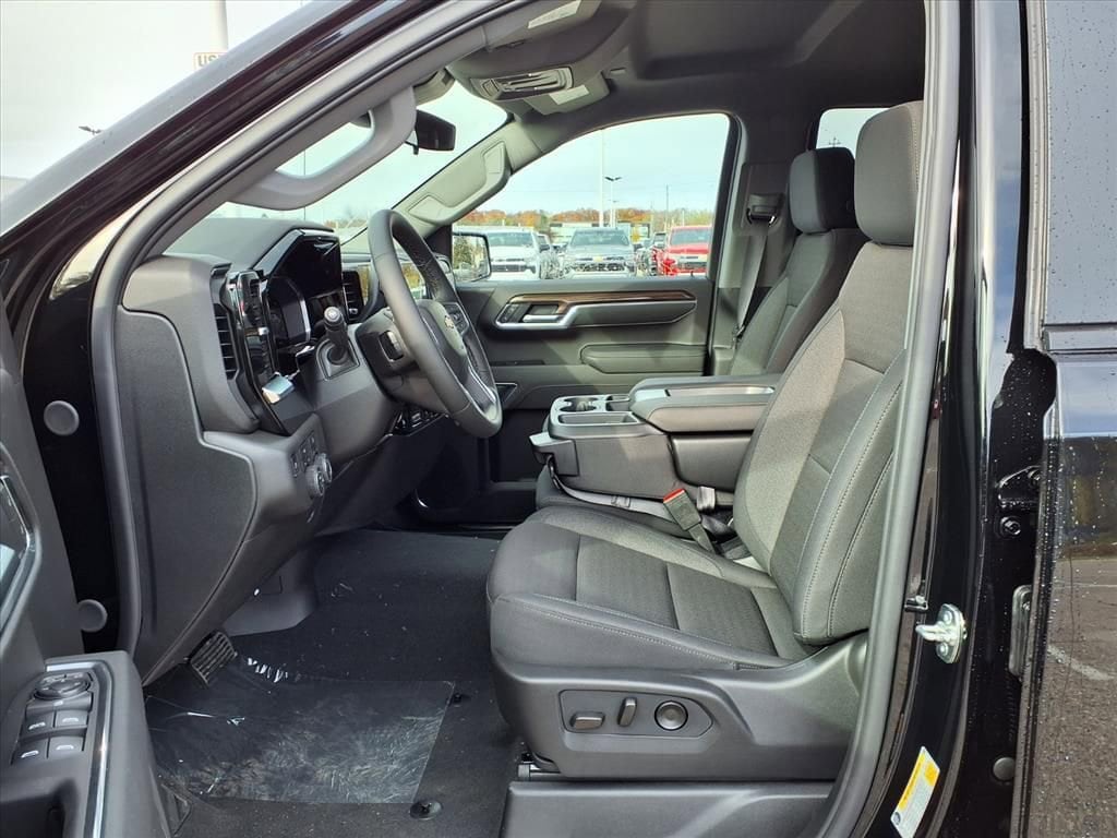 Thumbnail: 2026 Chevrolet Silverado 1500 - 14