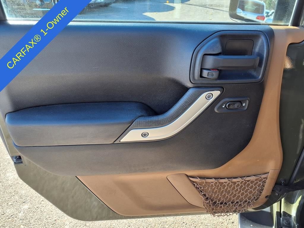 Thumbnail: 2016 Jeep Wrangler - 14