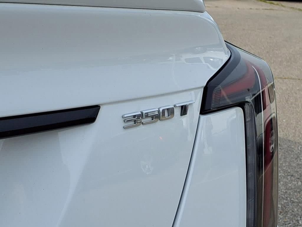 Thumbnail: 2022 Cadillac CT5 - 10