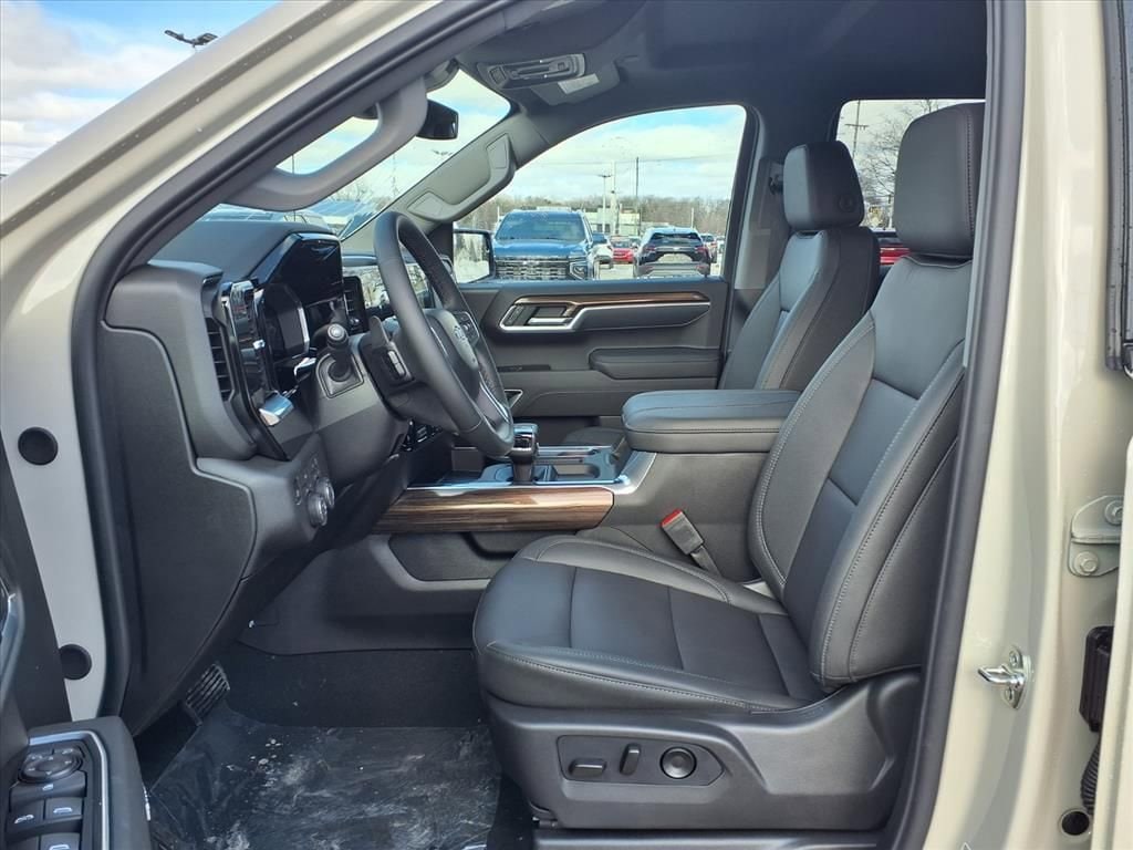 Thumbnail: 2026 Chevrolet Silverado 1500 - 16