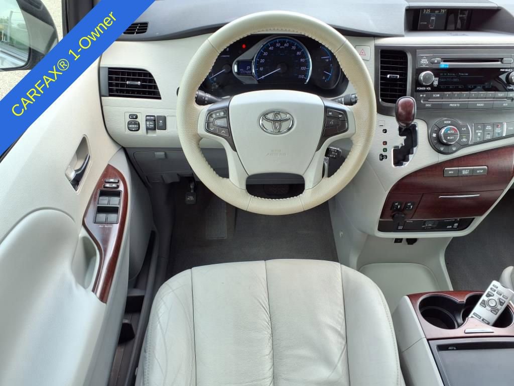2011 Toyota Sienna XLE 14