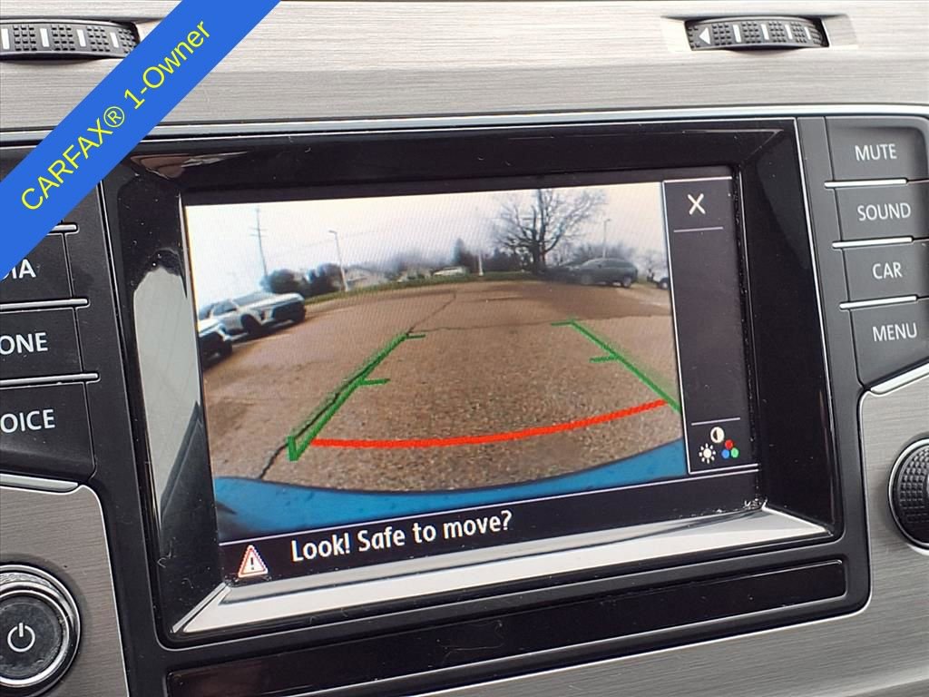 Thumbnail: 2015 Volkswagen e-Golf - 25