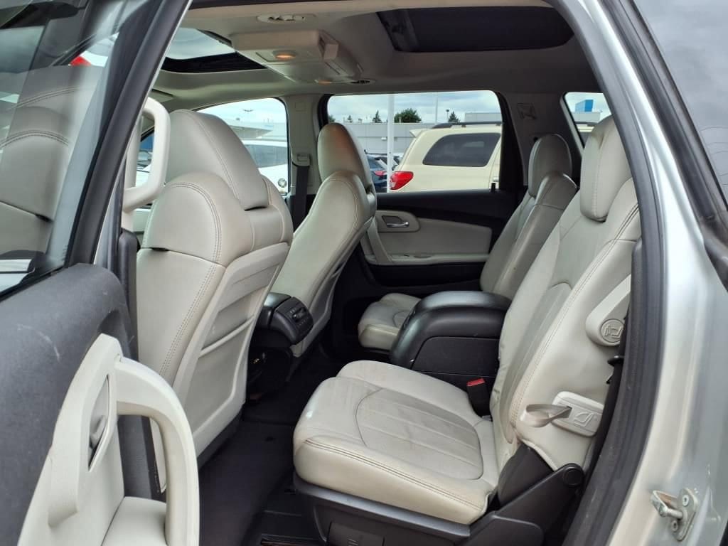 Thumbnail: 2010 Chevrolet Traverse - 10