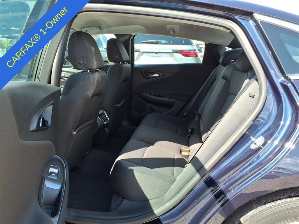 Thumbnail: 2016 Chevrolet Malibu - 10