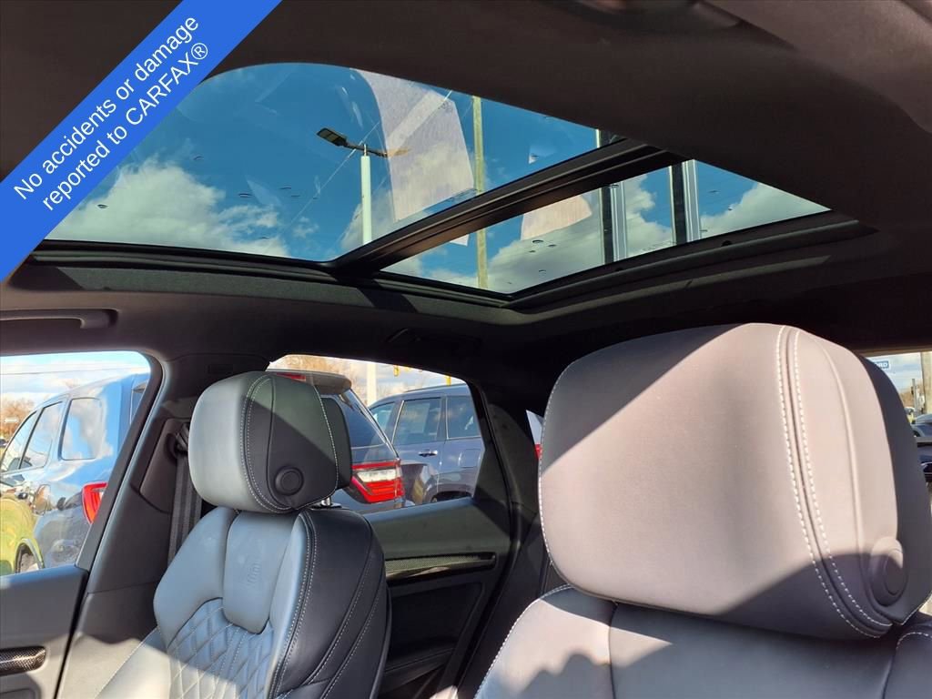 Thumbnail: 2022 Audi SQ5 - 18