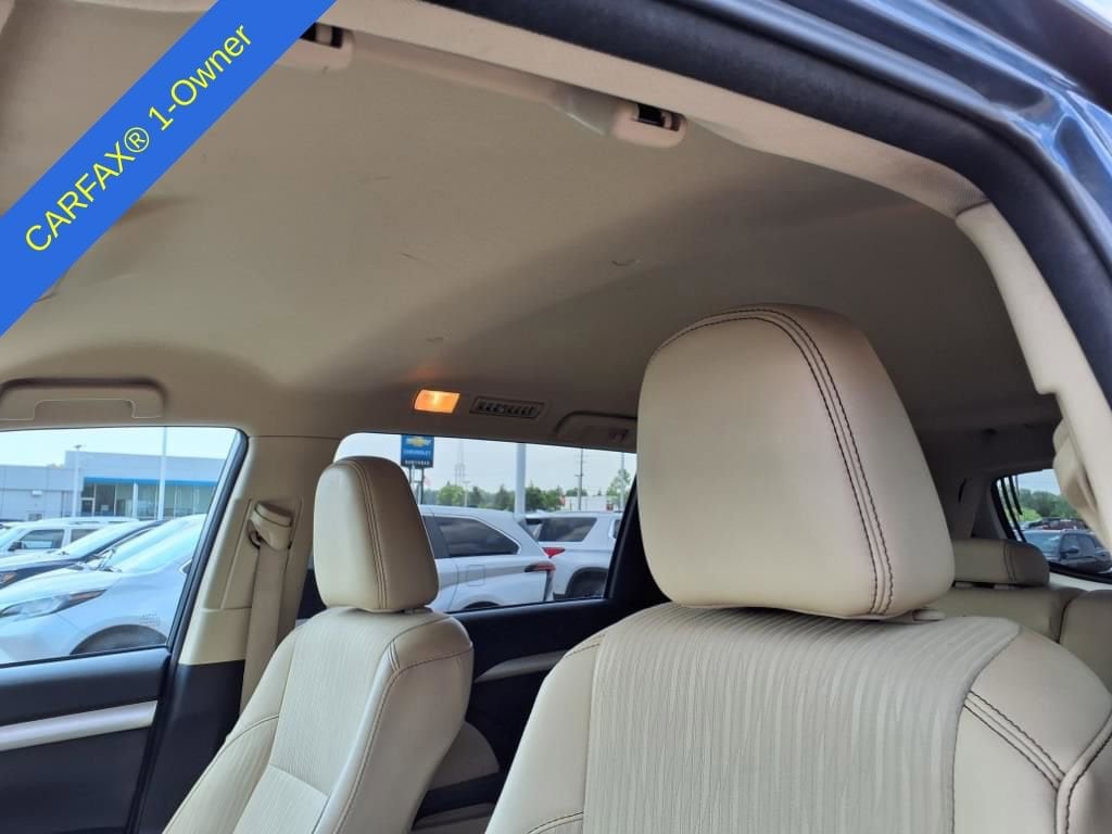 2017 Toyota Highlander LE 18